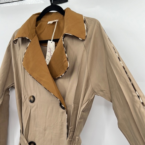 NWT Mystree Trench Coat Khaki Mustard Belted Pockets Flowing Detailed Piping - Picture 6 of 13